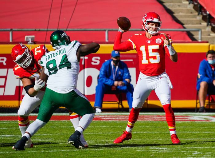 New York Jets DT Foley Fatukasi rushes Kansas City Chiefs QB Patrick Mahomes